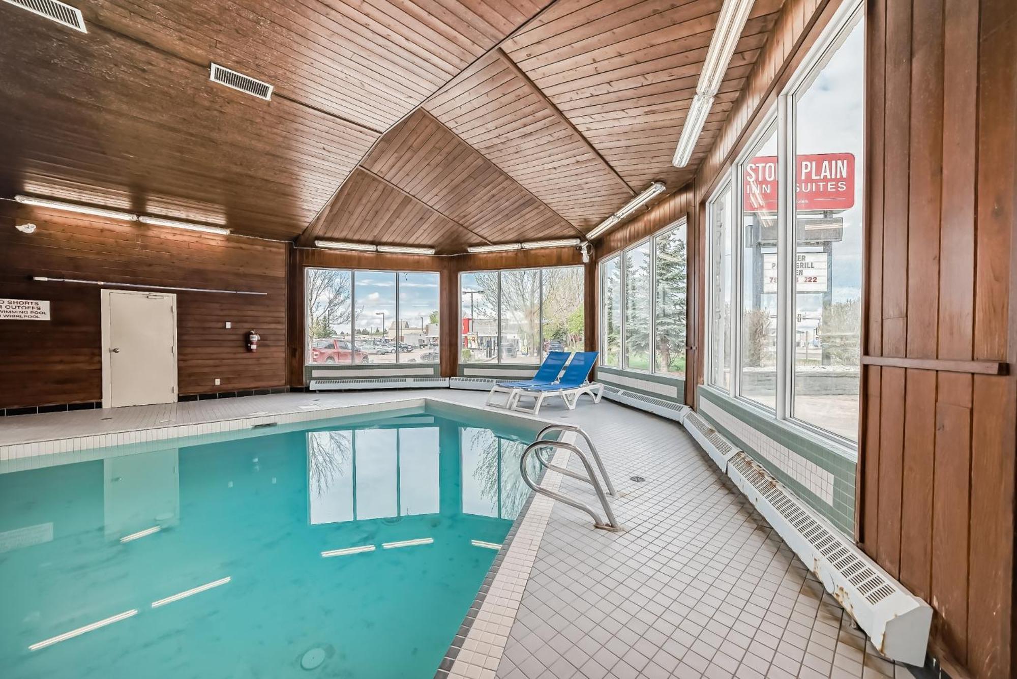 Stony Plain Inn & Suites Eksteriør billede